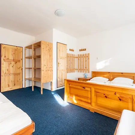 אכסניה Cert יוזפוב דול